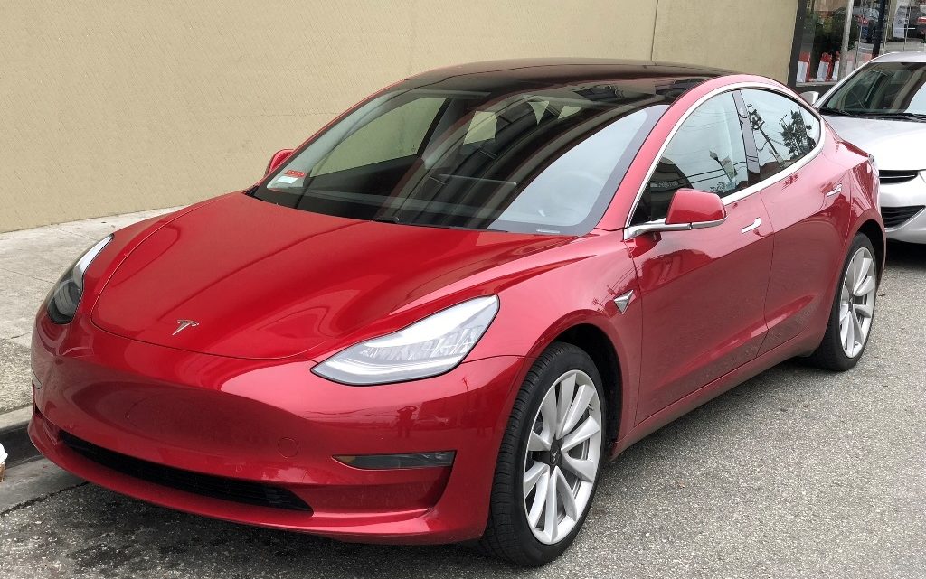 Tesla Model 3 — лучший автомобиль 2019 года в Европе