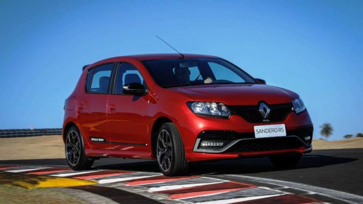 Renault Sandero RS: спорт не обязательно должен быть дорогим!