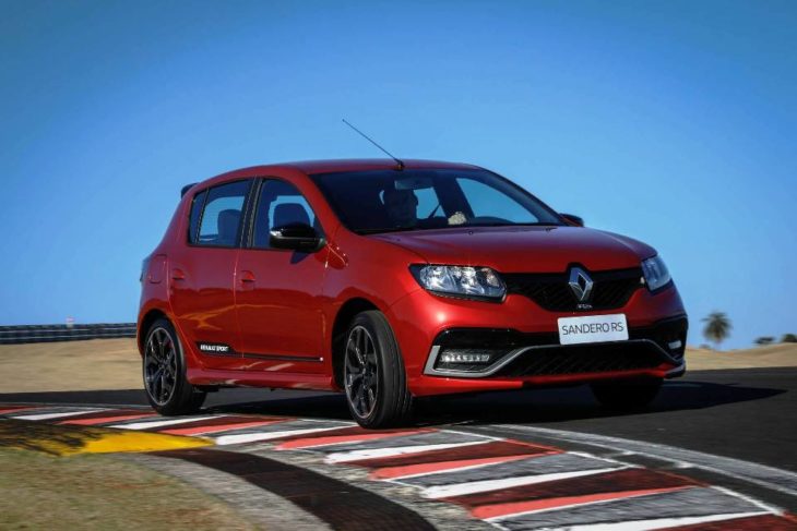 Renault Sandero RS: спорт не обязательно должен быть дорогим!