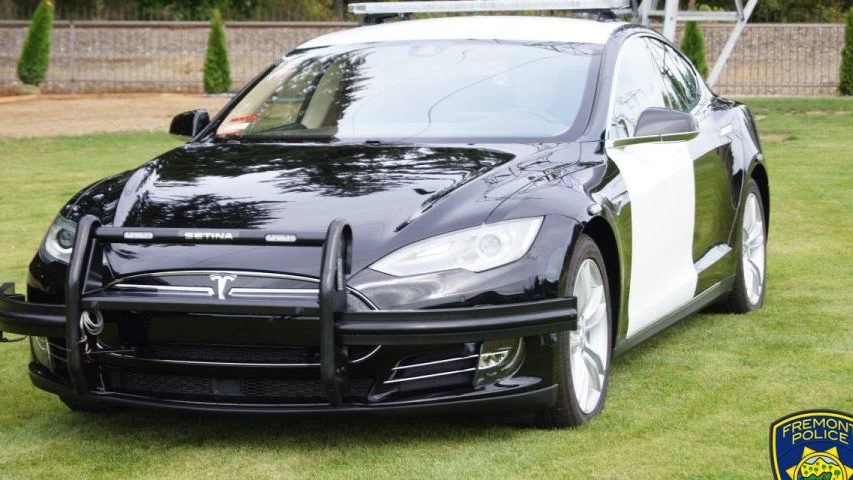 Полицейская Tesla Model S разрядилась во время погони