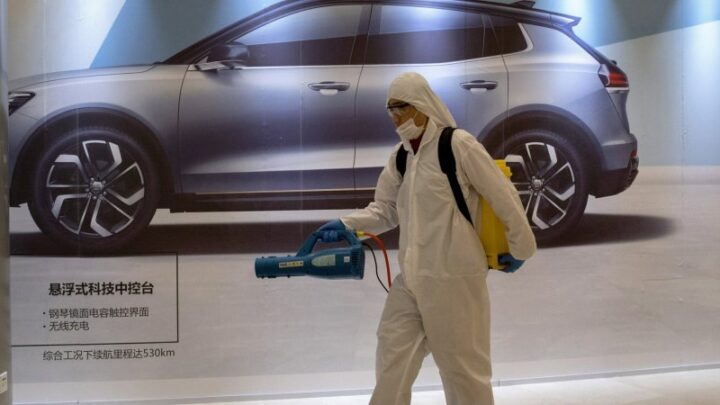 Из-за коронавируса продажи новых автомобилей в Китае рухнули на 92%