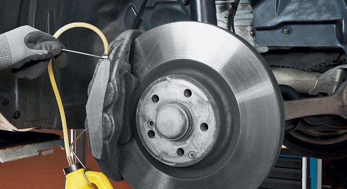 Как часто нужно менять тормозную жидкость?