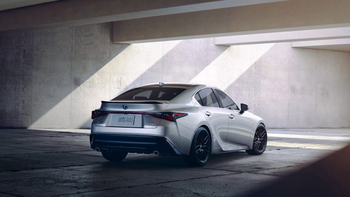 Новый Лексус АйС