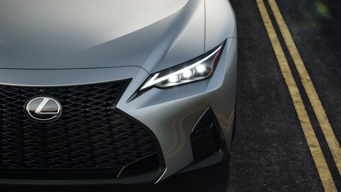 Новый Lexus IS: первые фото и характеристики