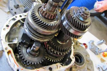 Проблема коробки передач неисправности КПП причины поломки механической коробки