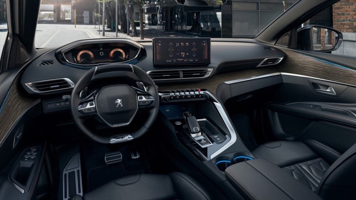 Салон Peugeot 5008 (фейслифтинг)